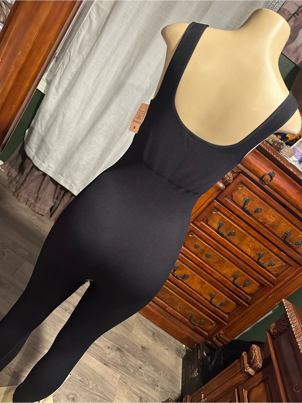 Popilush bodyshaper - Sleek Women's Black Jumpsuit - Classic Essential - Picture 4 of 7